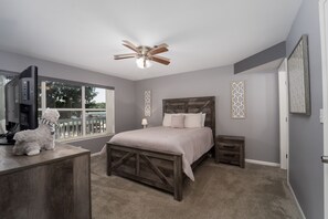 2 bedrooms, travel cot, free WiFi, bed sheets - Parkview Bay 212 - Lakeside Condo w/State Park View (Osage Beach)