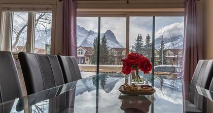 P1 - Private Hot Tub - 3 Bedroom Home - Mountain View