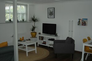 TV, DVD player, books - B & B de Vrijheid (Ede)