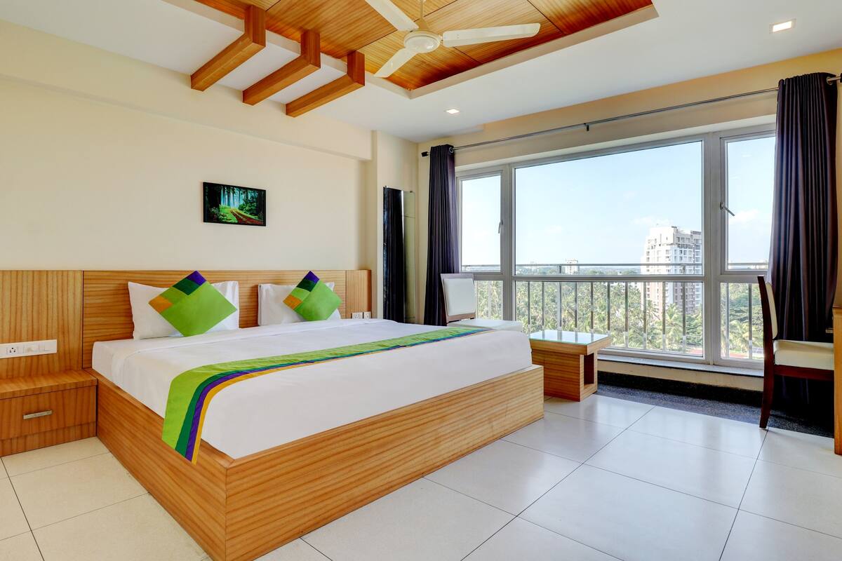 Standard Room | Desk, WiFi (free), bed sheets