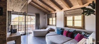 Luxus Chalet bis 6 Personen, Küche, Esszimmer, Wohnzimmer, 3 Schlafzimmer, 3 Bäder, Tiefgarage, Pool