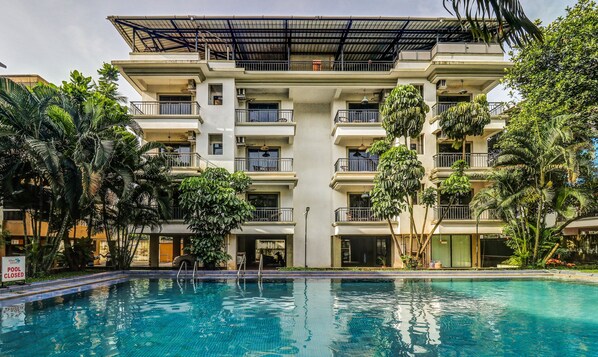 Outdoor pool - Treebo Aquamarine Arpora With Pool (Arpora)