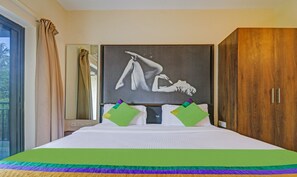 Deluxe Double Room, Balcony | Desk, iron/ironing board, free WiFi, bed sheets