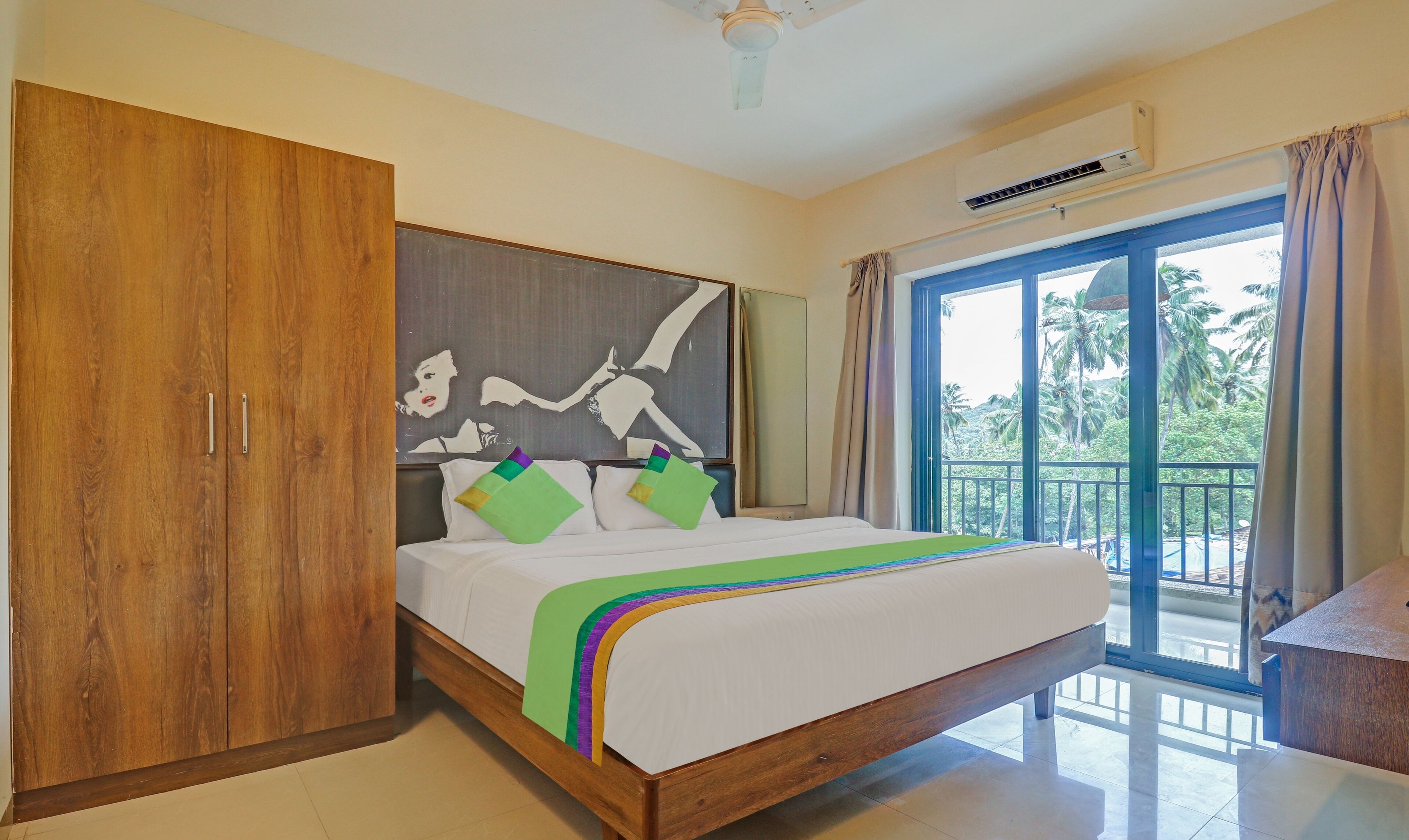 Deluxe Double Room, Balcony | Desk, iron/ironing board, free WiFi, bed sheets