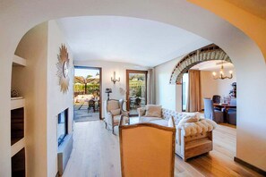Smart TV, fireplace, DVD player