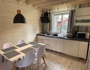 Fridge, stovetop, coffee/tea maker, highchair