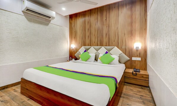 Standard Double Room | Iron/ironing board, free WiFi, bed sheets