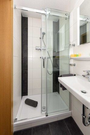 Hårtørrer, håndklæder, Sæbe, Toiletpapir