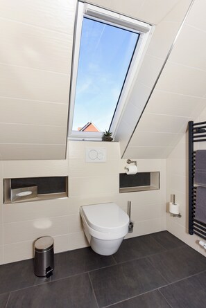 Hårtørrer, håndklæder, Sæbe, Toiletpapir