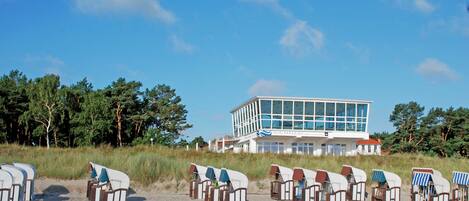Una spiaggia nelle vicinanze