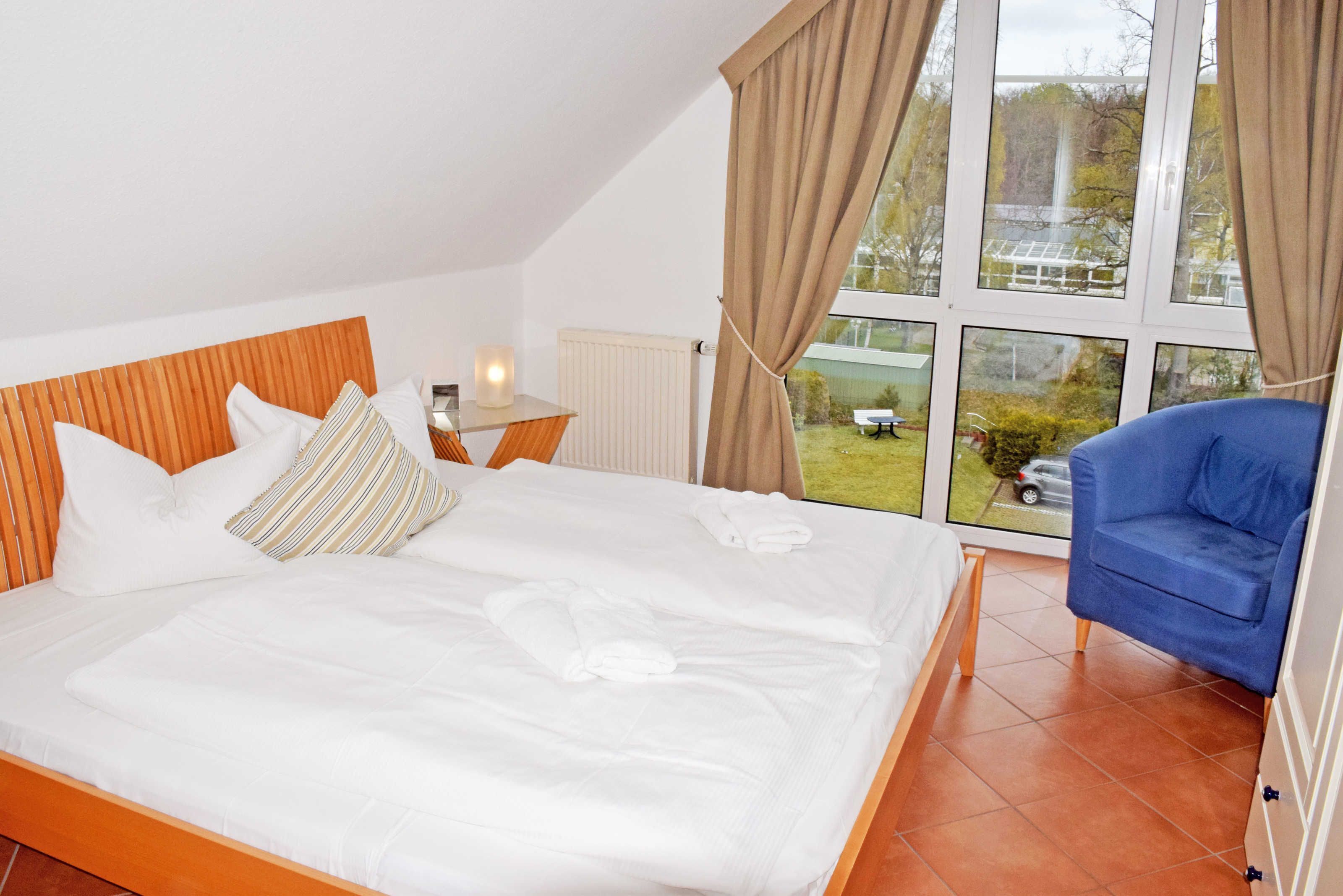 2 bedrooms, travel cot, WiFi, bed sheets