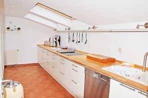 Fridge, dishwasher, coffee/tea maker, electric kettle