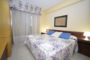 Fer et planche à repasser, draps fournis