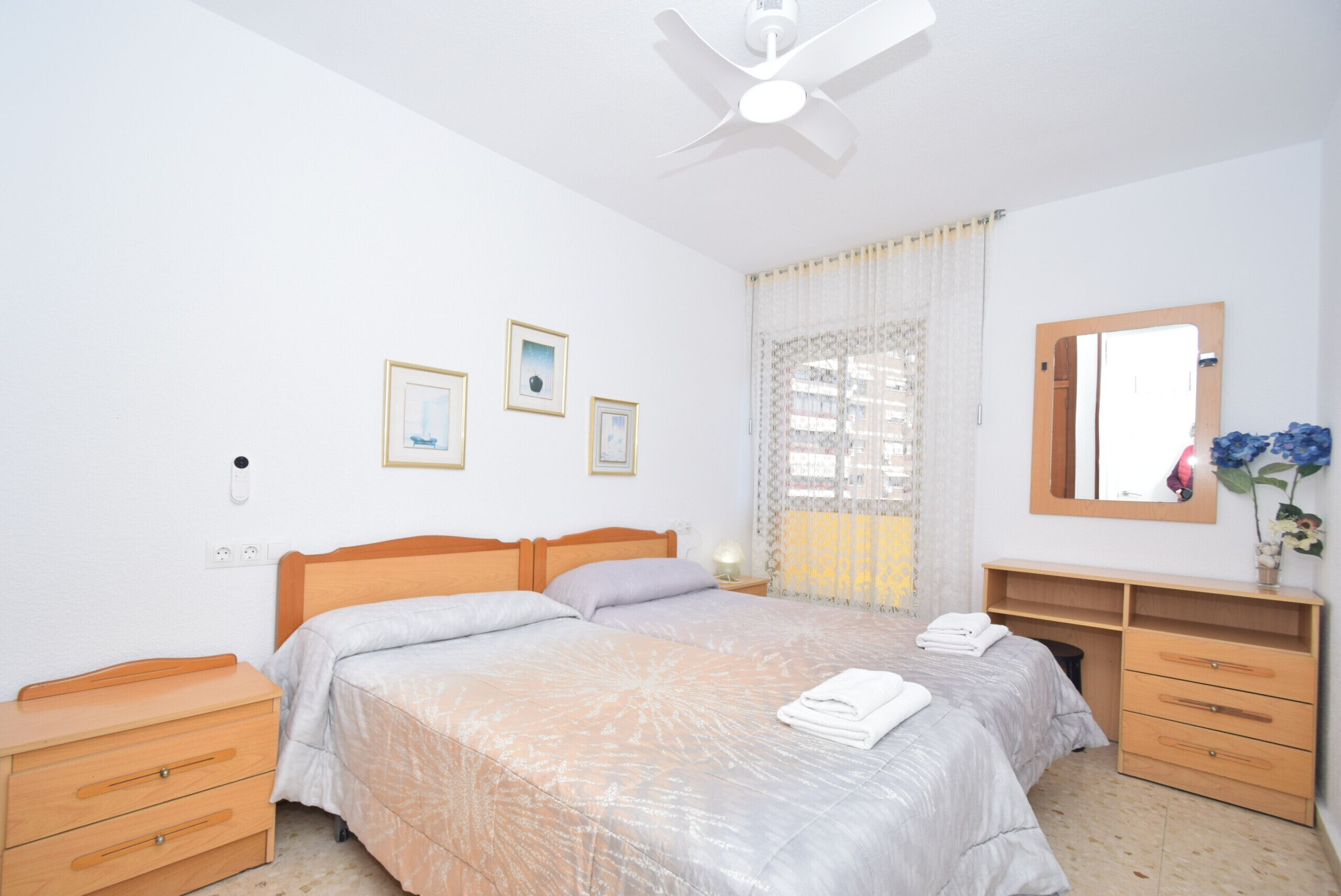 2 slaapkamers, een strijkplank/strijkijzer, gratis wifi, beddengoed