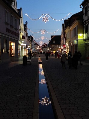 Unclassified image, 5 of 85, button