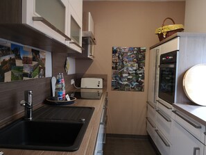 Refrigerador, microondas, horno y lavavajillas 