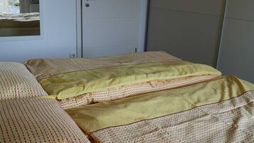 2 Schlafzimmer, Zimmersafe, Bügeleisen/Bügelbrett, Reisekinderbett