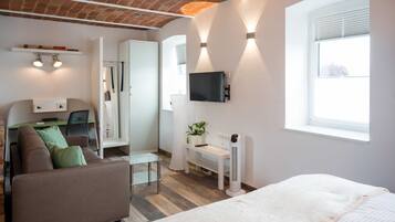 1 Schlafzimmer, Schreibtisch, Reisekinderbett, WLAN