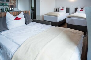 1 Schlafzimmer, Schreibtisch, Reisekinderbett, WLAN