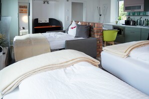 1 bedroom, desk, travel cot, WiFi