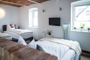 1 bedroom, desk, travel crib, WiFi - Bell Room - My Way 127 (Schönewalde)