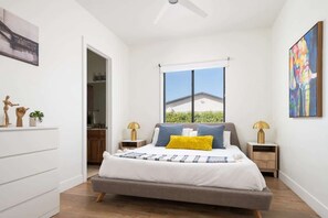 5 habitaciones, tabla de planchar con plancha y cuna de viaje 