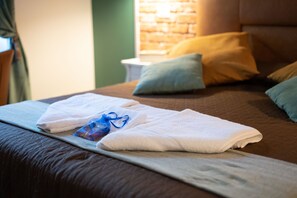 Standard-dobbeltværelse - 1 queensize-seng | Allergivenligt sengetøj, dundyner, pengeskab på værelset