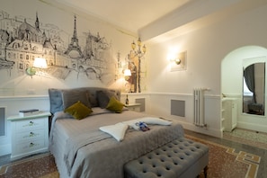 Standard-Doppelzimmer, 1 Queen-Bett | Allergikerbettwaren, Daunenbettdecken, Zimmersafe, individuell dekoriert