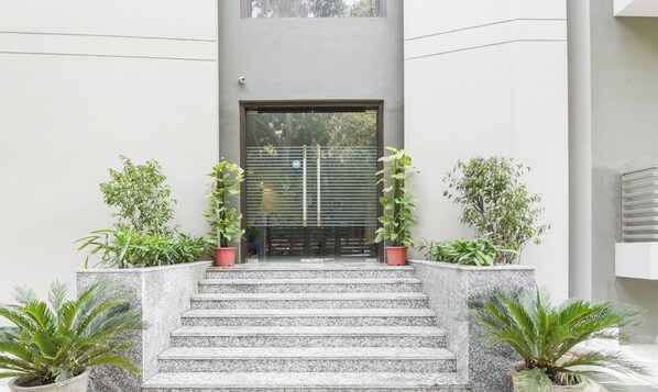 Interior entrance - Treebo Iffco Chowk (Gurugram)