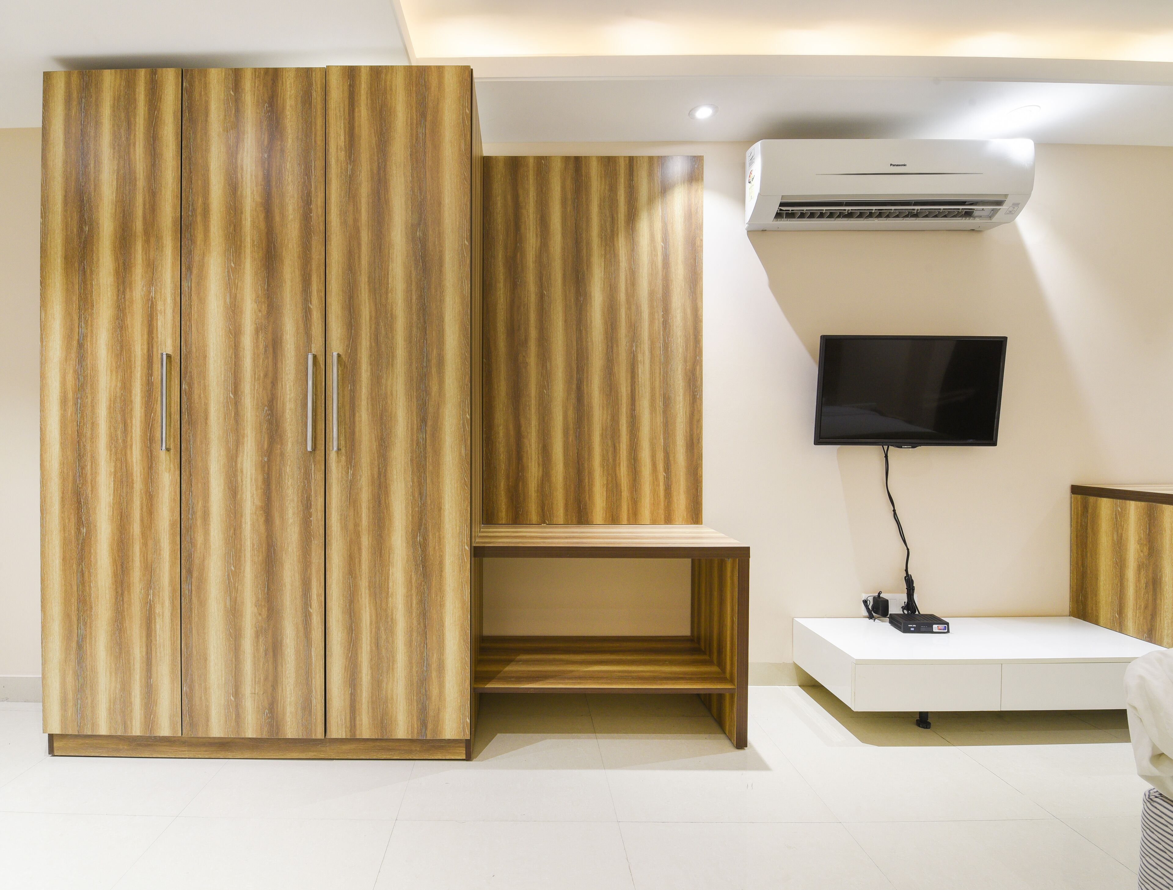 Deluxe Room | Individually furnished, desk, blackout curtains, iron/ironing board