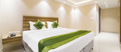 Deluxe Room | Individually furnished, desk, blackout curtains, iron/ironing board