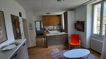 Réfrigérateur, four, plaque de cuisson, lave-vaisselle