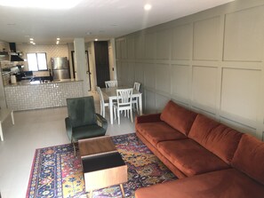 Living room - A little Piece of Paradise - newly renovated condo (Wesley Chapel)