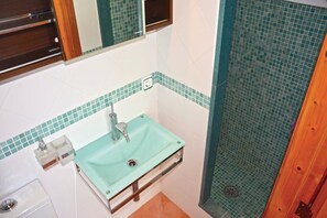 Serviettes fournies, savon, papier toilette