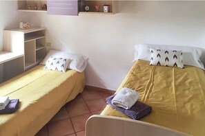 3 slaapkamers, een strijkplank/strijkijzer, gratis wifi, beddengoed