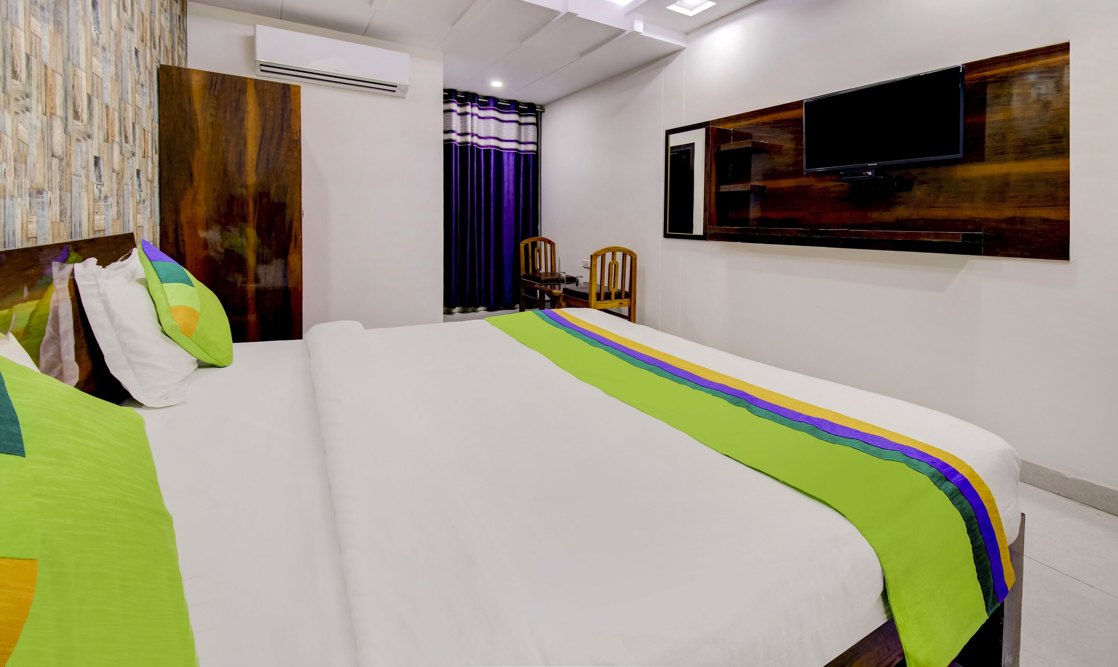 standard double room | desk, iron/ironing board, free wifi, bed sheets