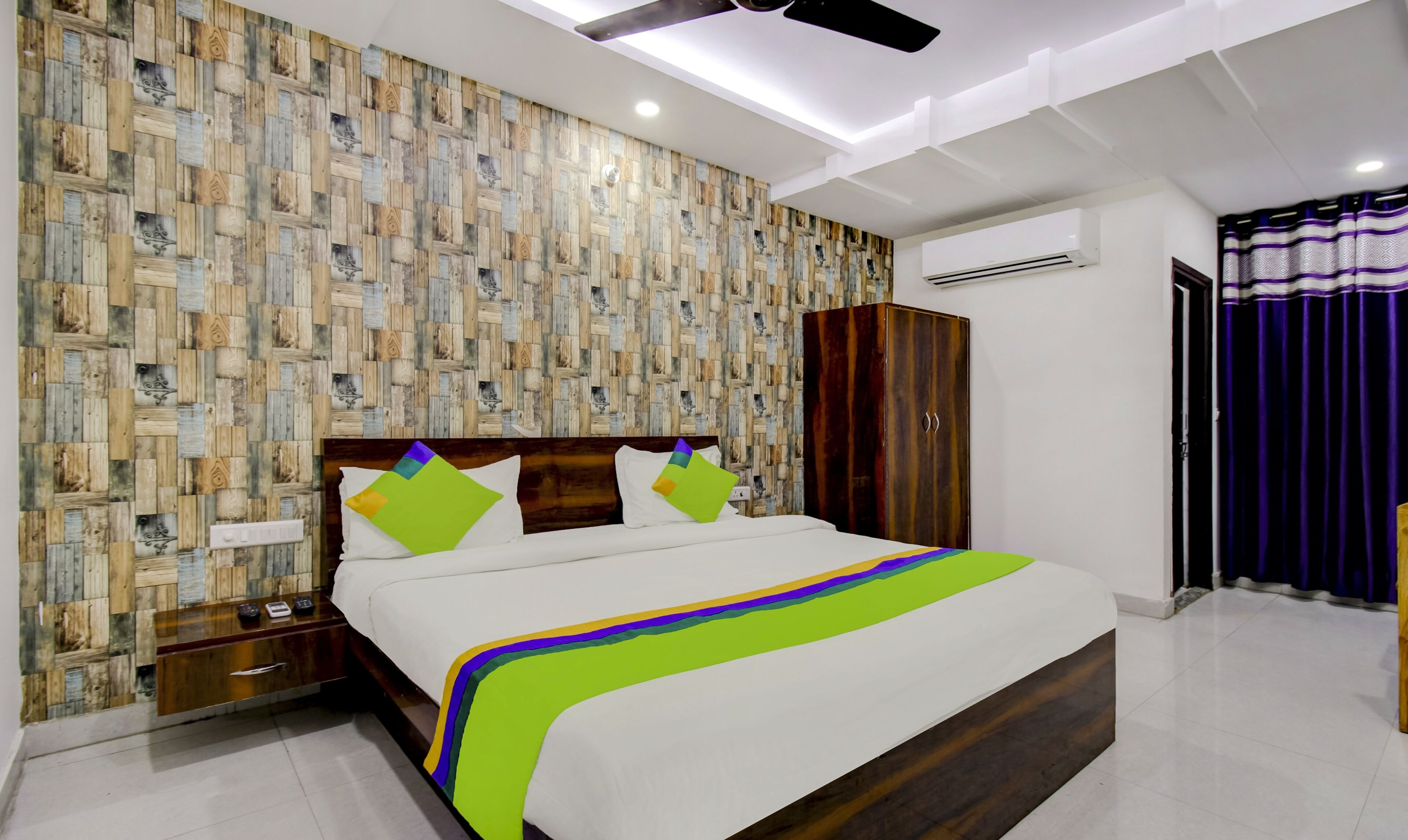 standard double room | desk, iron/ironing board, free wifi, bed sheets