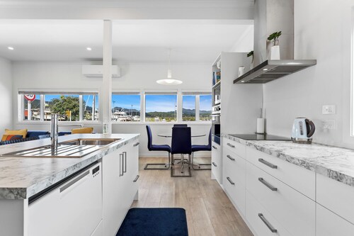 Harbourside Cottage ~ Luxury Accommodation