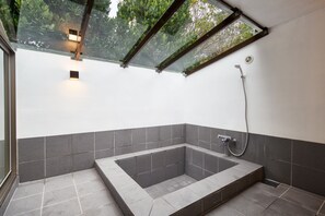 Vila luxo | Banheiro | Banheira e chuveiro separados, banheira de imersão