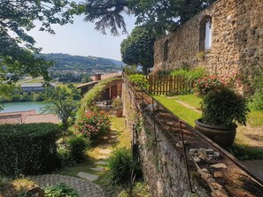 Property grounds - La Bâtie, La Loge: rooftop apartment. (Vienne)