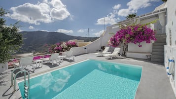 Een seizoensgebonden buitenzwembad