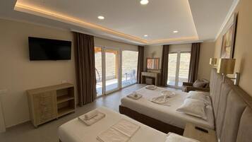 Premium bedding, in-room safe, desk, WiFi (free)