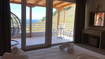 Premium bedding, in-room safe, desk, WiFi (free)