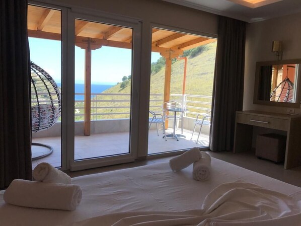 Literie de qualité, coffre-fort, décor unique, ameublement unique