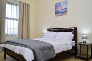 2 Schlafzimmer, Zimmersafe, Schreibtisch, Bügeleisen/Bügelbrett