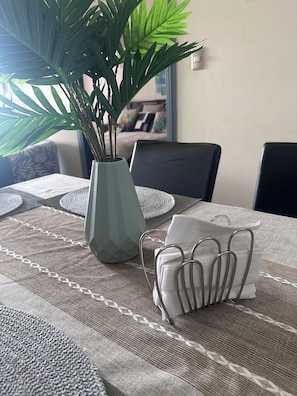 2 Schlafzimmer, Zimmersafe, Schreibtisch, Bügeleisen/Bügelbrett