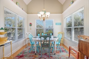 Dining - Wish Upon a Starfish by Beach Boutique Rentals (Holmes Beach)