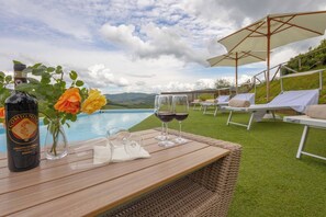 Innenpool, Außenpool