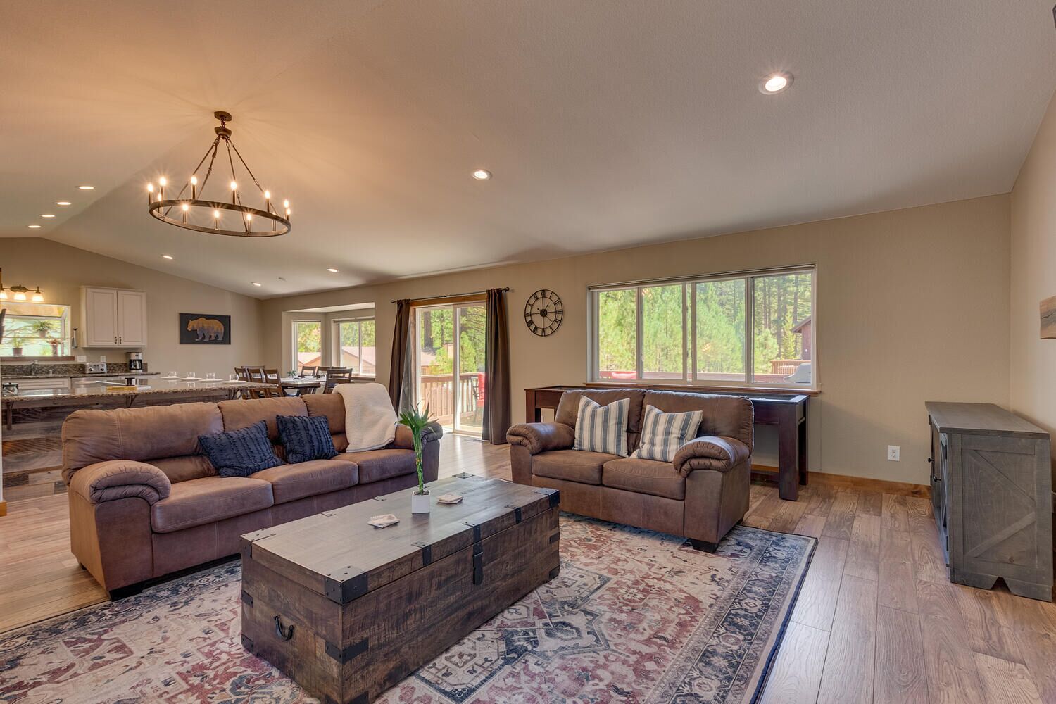 電視、壁爐、音響