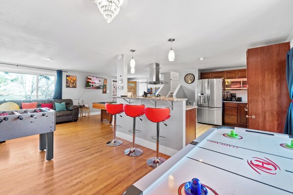 Game room - HotTub PoolTable GameRoom MovieTheater 420Friendly (Denver)